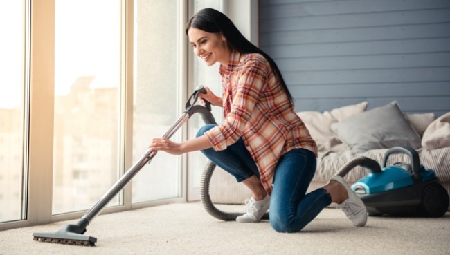 Lady cleaning carpet floor | CarpetsPlus COLORTILE & Wholesale Flooring